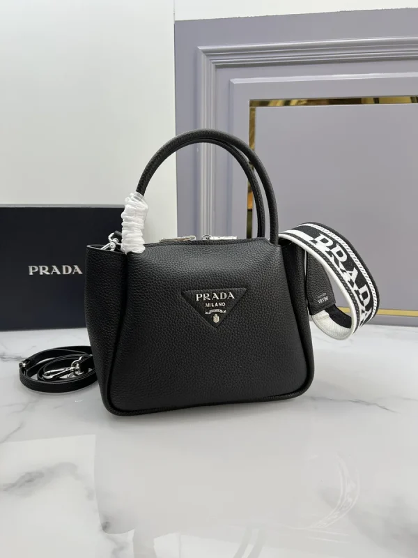 Prada Soft 1BC145 小號黑色皮革手提包：圖片 4