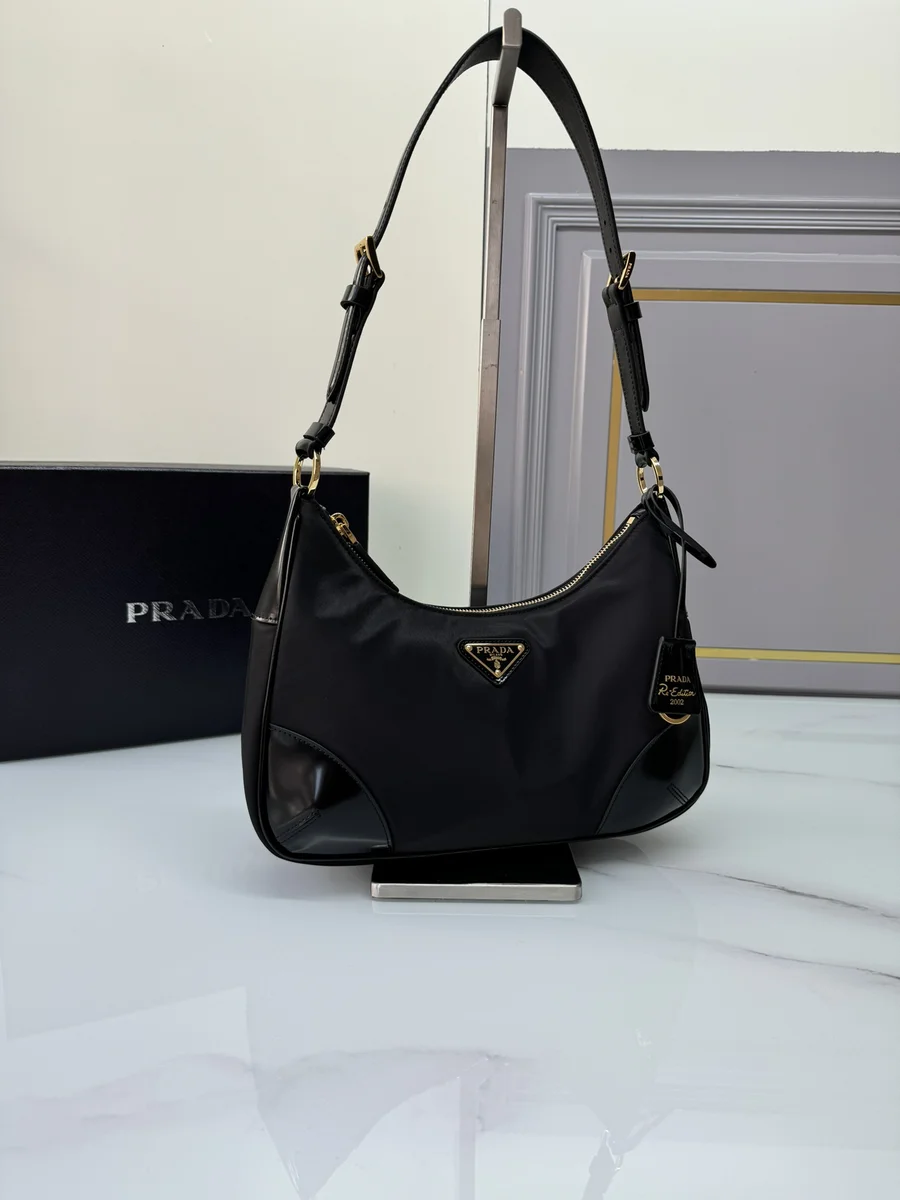 Prada Re-Ed 1BC214 中號黑色尼龍肩背包 4 Prada Re-Ed 1BC214 中號黑色尼龍肩背包