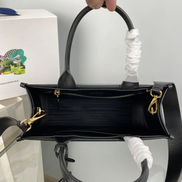 Prada Classic 1BA379 中號黑色皮革手提包：圖片 9