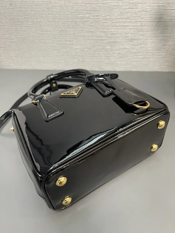 Prada Galleria 1BA906 小號黑色漆皮手提包：圖片 8