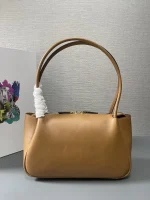 Prada Classic 1BA444 中號黑色皮革手提包：圖片 3