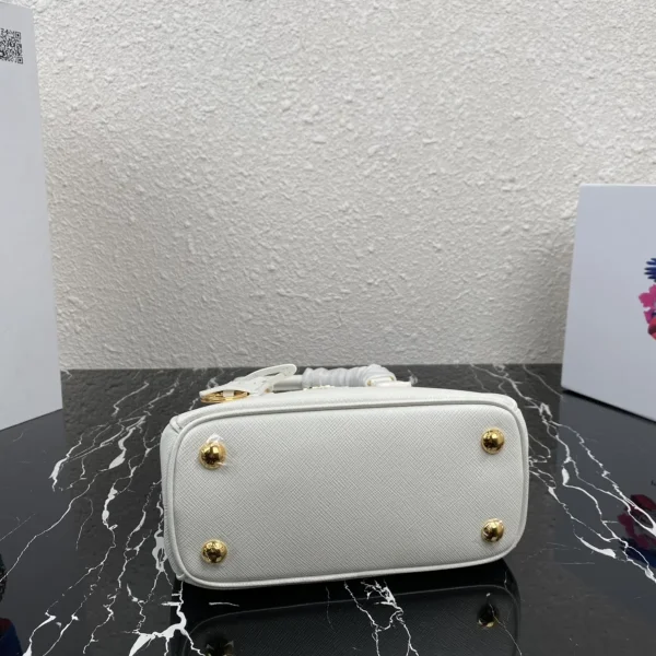 Prada Galleria 1BA906 小號黑色漆皮手提包：圖片 6