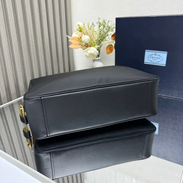Prada Re 1BB131 中號黑色皮革手提包：圖片 5