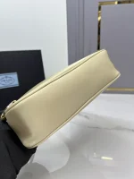 Prada Re-Edition 1NE515 小號粉色尼龍單肩包：圖片 6