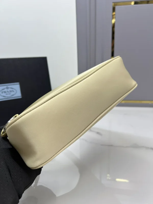 Prada Re-Edition 1NE515 小號粉色尼龍單肩包：圖片 6