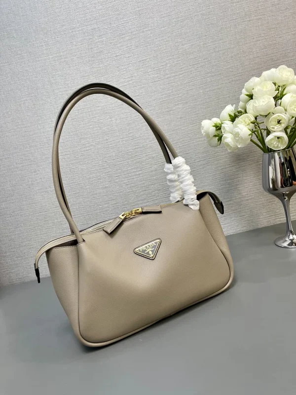 Prada Soft 1BA444 中號白色皮革托特包：圖片 7