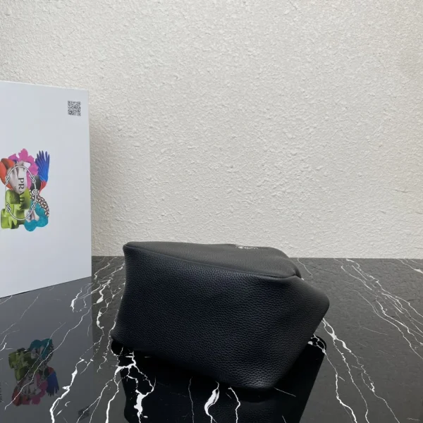 Prada Flou 1BG335 小號黑色皮革手提包：圖片 6
