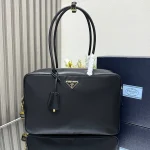 Prada Re 1BB131 中號黑色皮革手提包：圖片 2