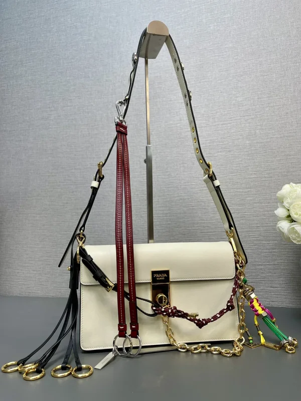 Prada Soft 1BD379 小號黑色皮革肩背包：圖片 10