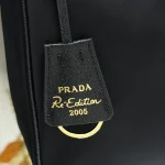 Prada Re-Edition 1N204M 小號黑色尼龍單肩包：圖片 6