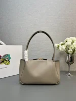 Prada Soft 1BA444 中號白色皮革托特包：圖片 3