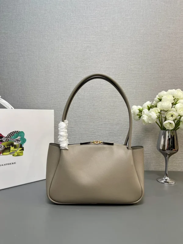 Prada Soft 1BA444 中號白色皮革托特包：圖片 3
