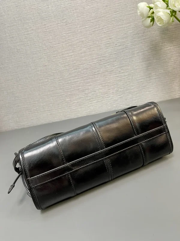 Prada Eleg 1BH215 小號黑色皮革肩背包：圖片 9