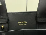 Prada Symbole 1BG545 中號黑色皮革托特包：圖片 10