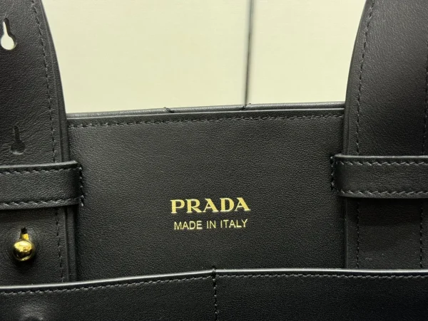 Prada Symbole 1BG545 中號黑色皮革托特包：圖片 10