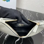 Prada Arqué 1BC194 小號粉色漆皮單肩包：圖片 8