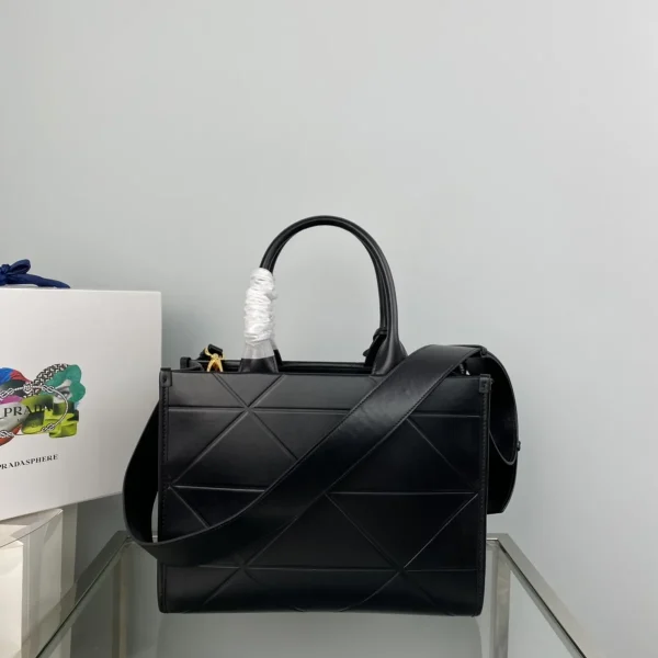 Prada Classic 1BA379 中號黑色皮革手提包：圖片 3