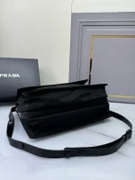 Prada ReNylon 1BD256 大號黑色尼龍肩背包：圖片 6