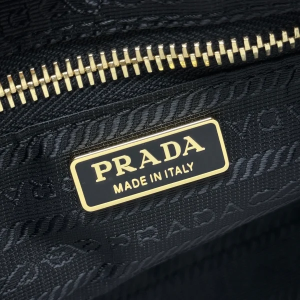 Prada Re-Edition 1N204M 小號黑色尼龍單肩包：圖片 9