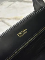 Prada Triangle 1BA377 大號黑色皮革托特包：圖片 10