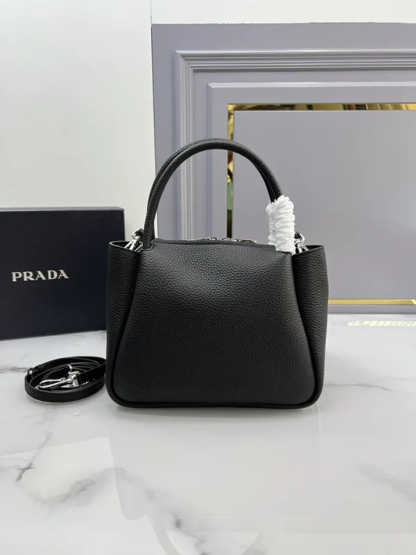 Prada Soft 1BC145 小號黑色皮革手提包：圖片 3