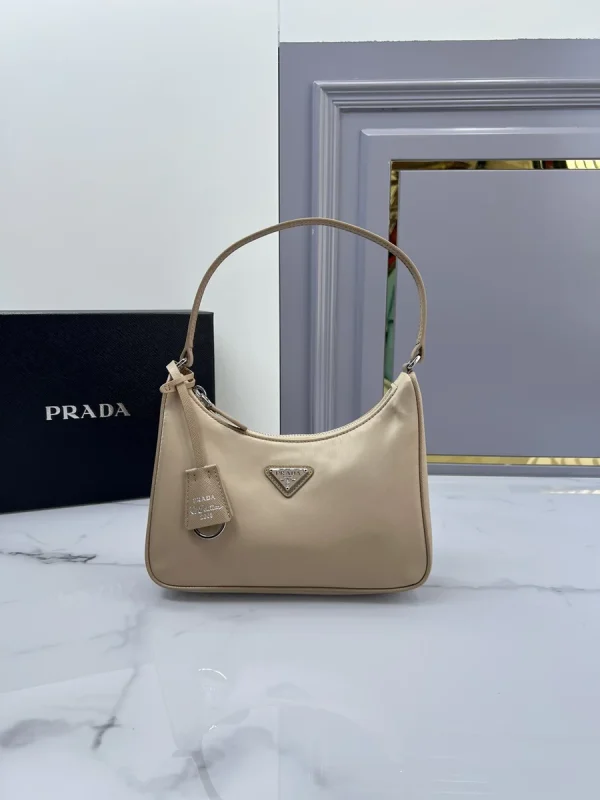 Prada Re-Edition 1NE204 小號粉色尼龍單肩包：圖片 2