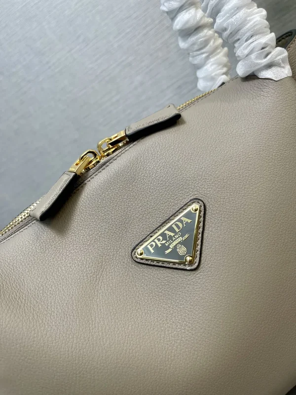 Prada Soft 1BA444 中號白色皮革托特包：圖片 6