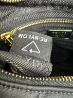 Prada Re-Ed 1BC214 中號黑色尼龍肩背包：圖片 10