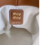 MiuMiu 皮革水桶袋-5BE089：圖片 11