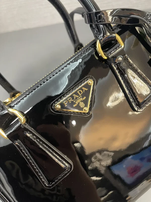 Prada Galleria 1BA906 小號黑色漆皮手提包：圖片 5