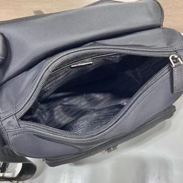 Prada ReNylon 1BD994 中號黑色尼龍單肩包：圖片 10