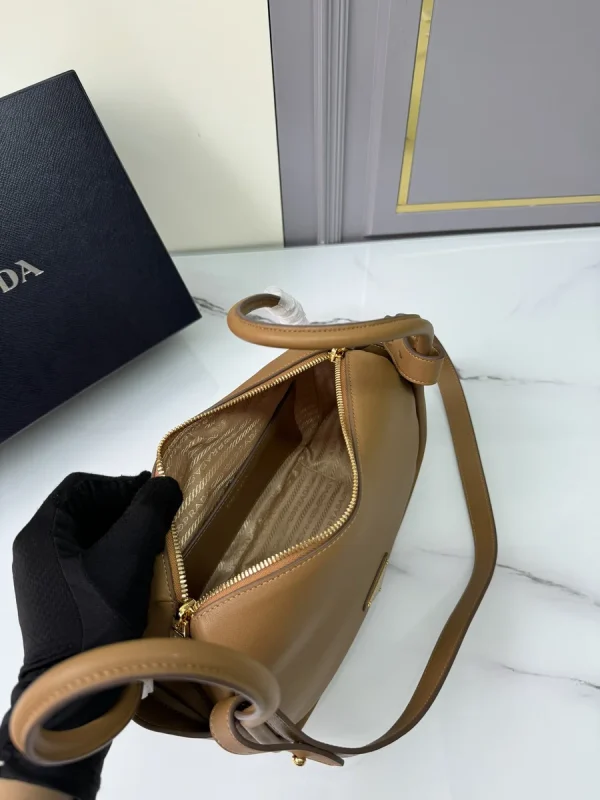 高仿包Prada Eleg 1BA451 小號灰色皮革手提包：圖片 8