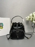 Prada Duet 1BH038 中號黑色再生尼龍水桶包：圖片 2