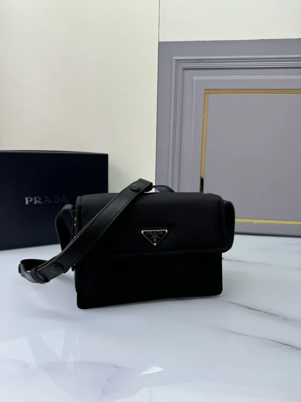 Prada Nylon 1BD313 中號黑色尼龍單肩包：圖片 4