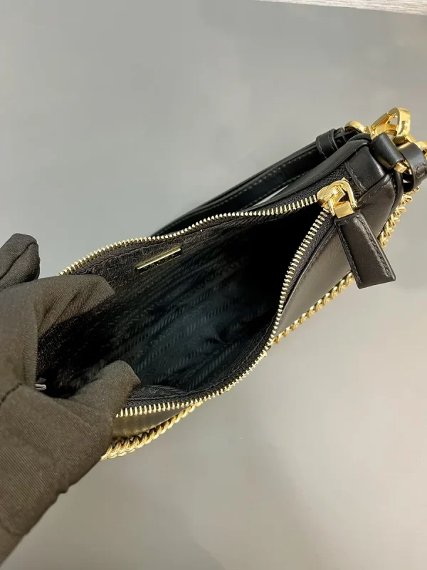 Prada Re-Nylon 1BC204 小號黑色尼龍單肩包：圖片 9