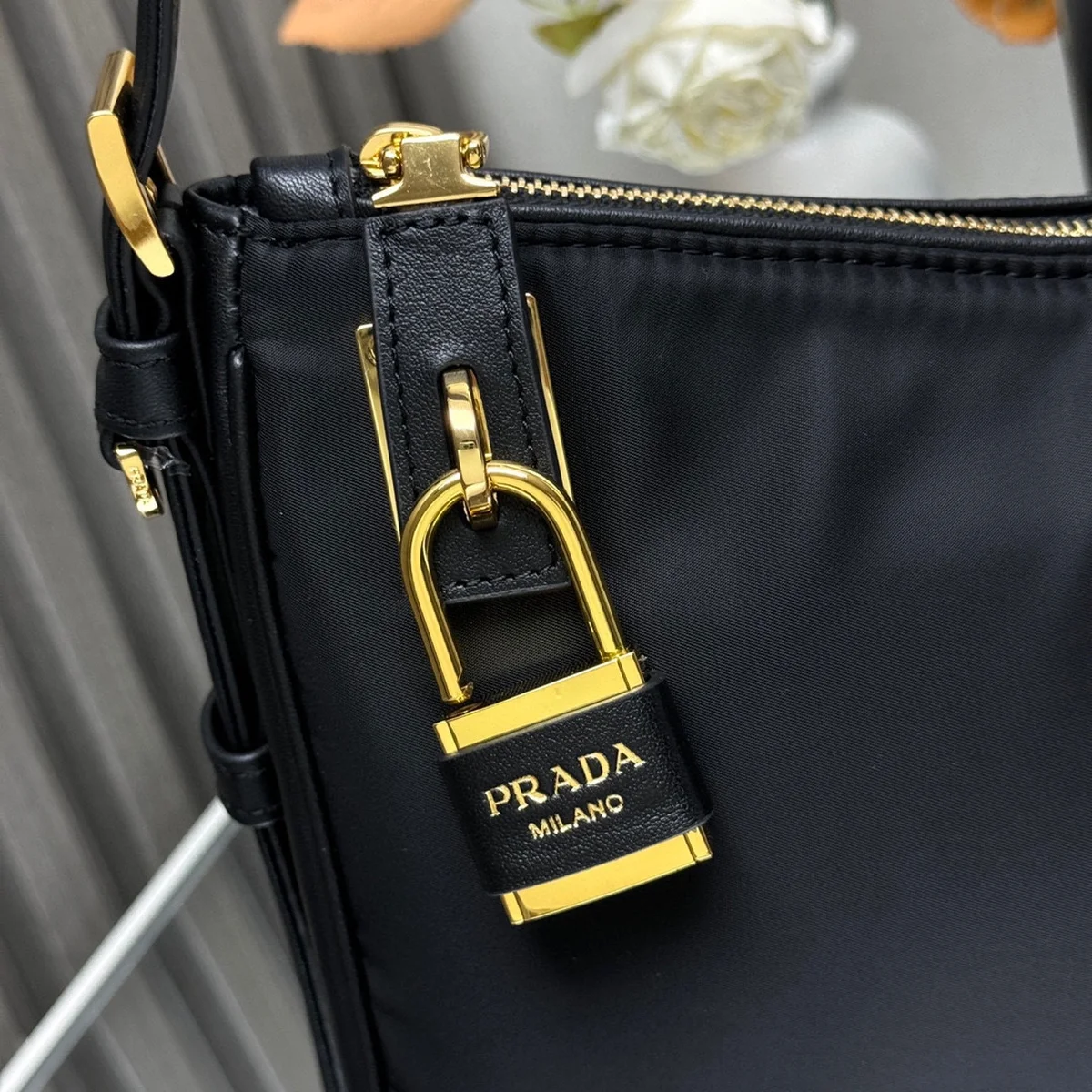 Prada Re-Nylon 1BC232 中號黑色單肩包 7 Prada Re-Nylon 1BC232 中號黑色單肩包