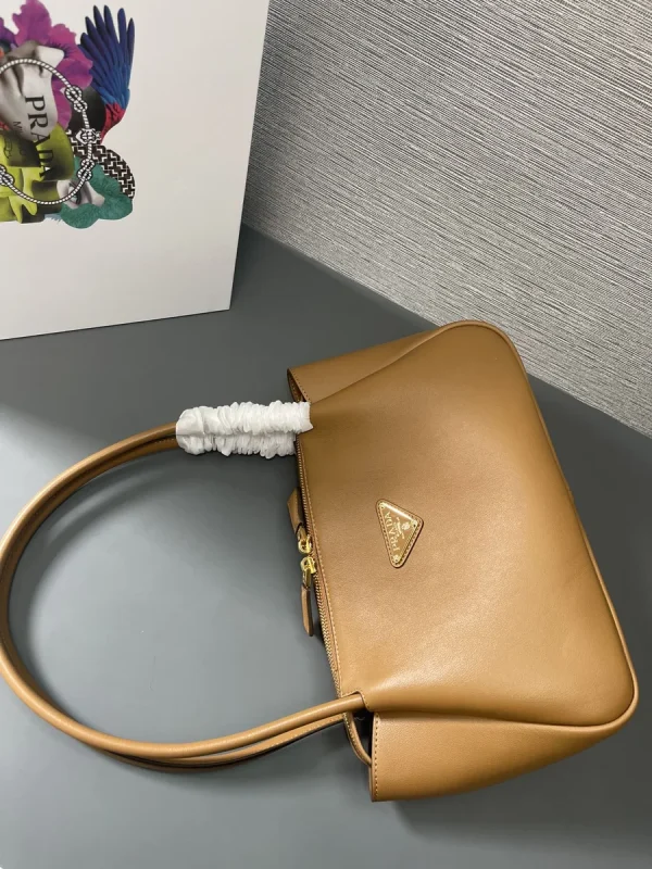 Prada Classic 1BA444 中號黑色皮革手提包：圖片 8
