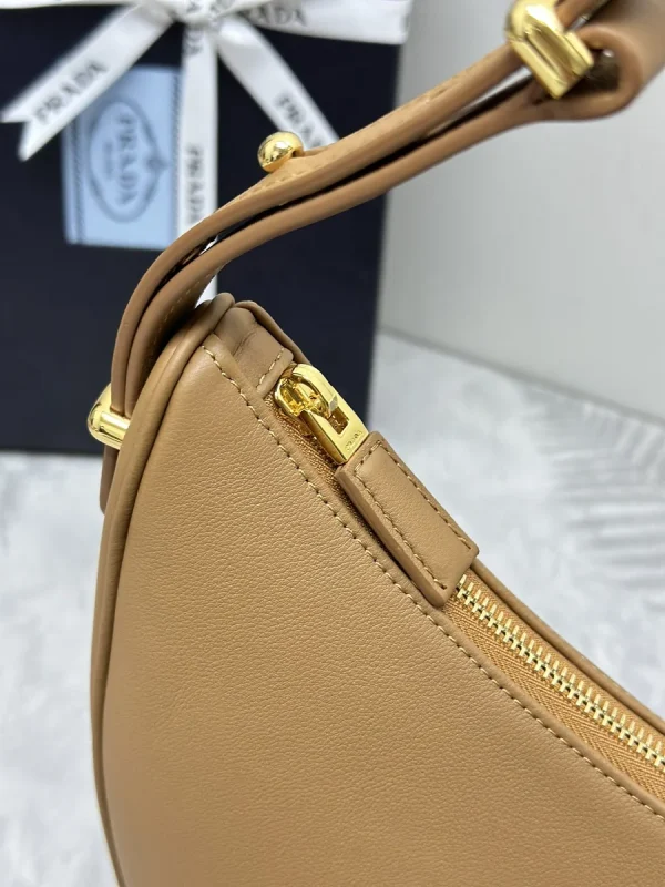 Prada Moon 1BC212 中號米白色皮革單肩包：圖片 7