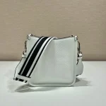 Prada Triangle 1BH191 小號黑色皮革單肩包：圖片 5