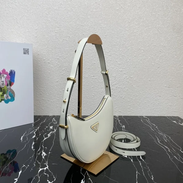 Prada Arqué 1BC194 小號粉色漆皮單肩包：圖片 4