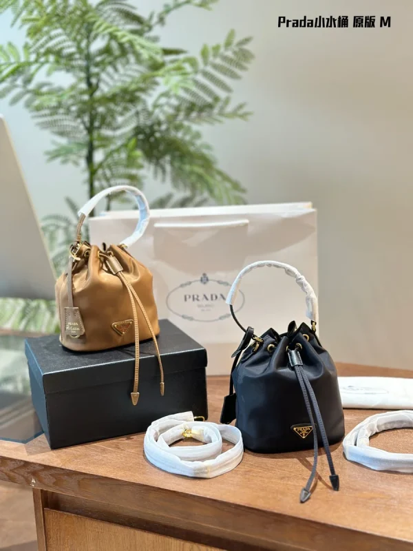 Prada Soft 1BE067 小號黑色皮革肩背包：圖片 2
