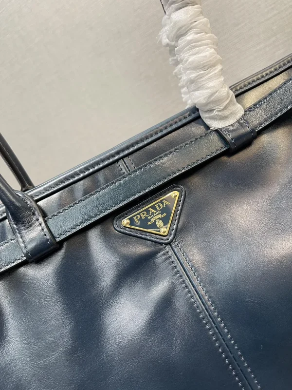 Prada Modern 1BA433 中號黑色皮革托特包：圖片 7