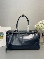 Prada Modern 1BA433 中號黑色皮革托特包：圖片 2