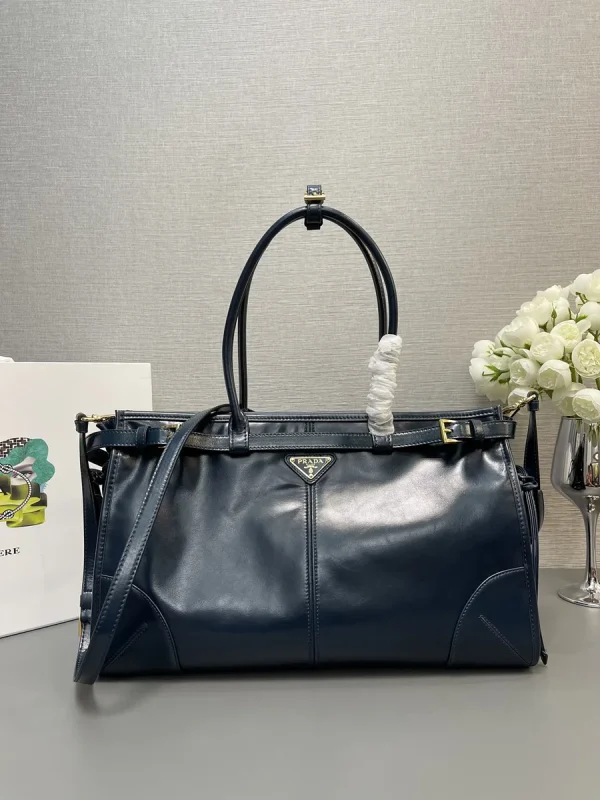 Prada Modern 1BA433 中號黑色皮革托特包：圖片 2