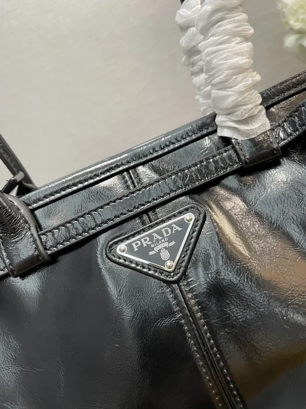 Prada Geom 1BA426 中號米色皮革托特包：圖片 6