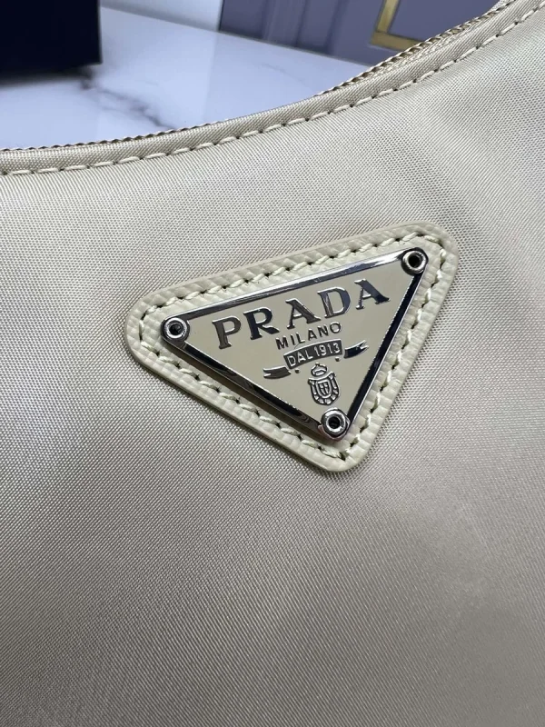 Prada Re-Edition 1NE515 小號粉色尼龍單肩包：圖片 7