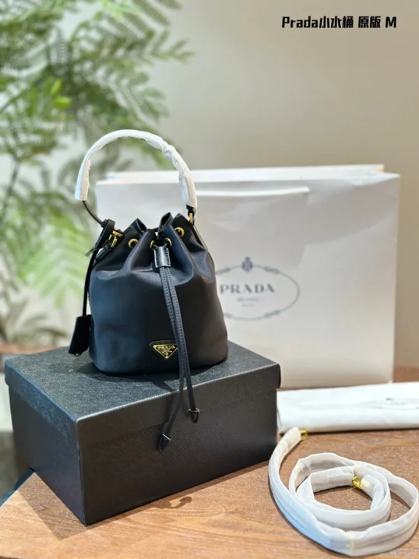 Prada Soft 1BE067 小號黑色皮革肩背包：圖片 9