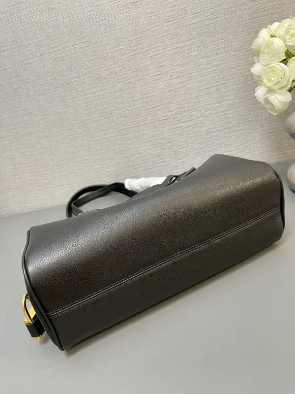 Prada ReNylon 1BB127 中號黑色皮革單肩包：圖片 9