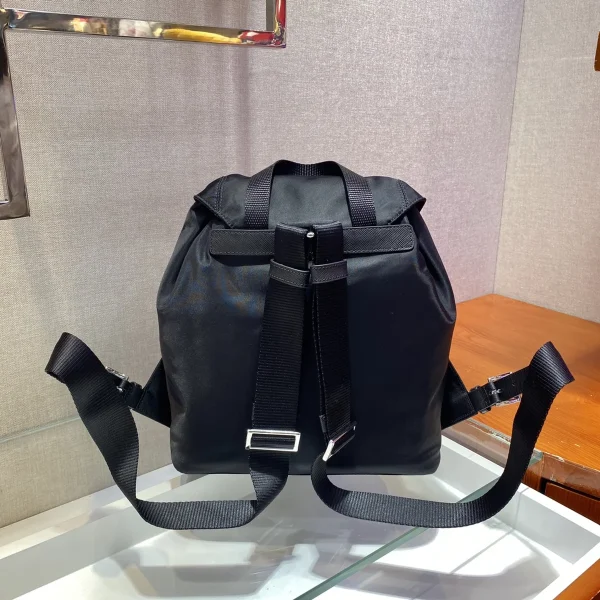 Prada ReNylon 1BZ677 中號黑色尼龍後背包：圖片 5