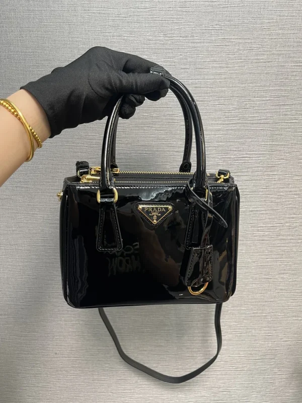 Prada Galleria 1BA906 小號黑色漆皮手提包：圖片 10